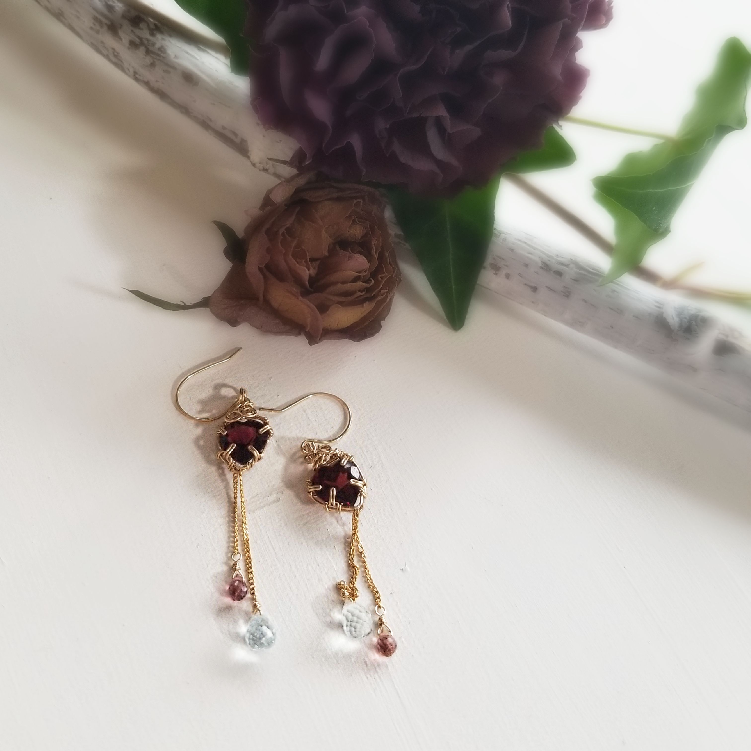 ガーネットピアスの写真